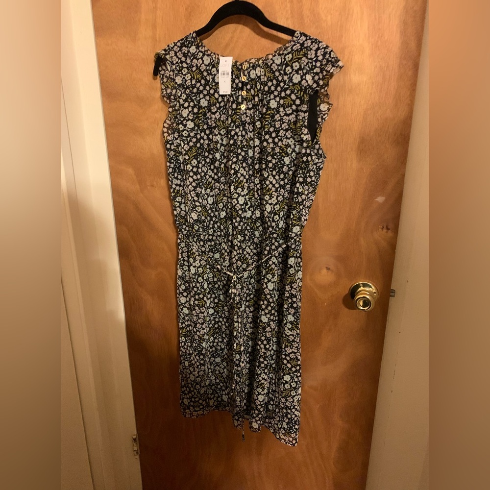Printed blk white yellow floral XL LOFT dress. Ties at waist.